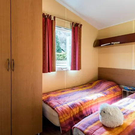 Mobil-home Avec Terrasse - 4 Pers. - Api-1-52-2000 * Grand-Aigueblanche