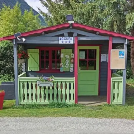 Mobil-home Avec Terrasse - 4 Pers. - Api-1-52-2000 * Grand-Aigueblanche