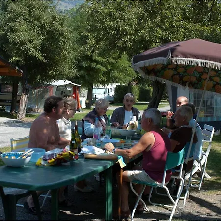 Mobil-home Avec Terrasse - 4 Pers. - Api-1-52-2000 * Grand-Aigueblanche